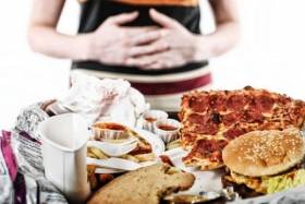 Comer mal y mucho